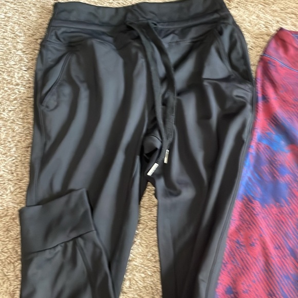 Athletic Bundle! 4 leggings and 1 Under Armour Dri-fit like shirt. Size small - Picture 5 of 12